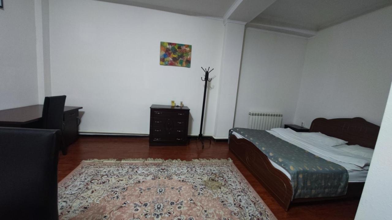Bishkek Villa Hotel Екстер'єр фото