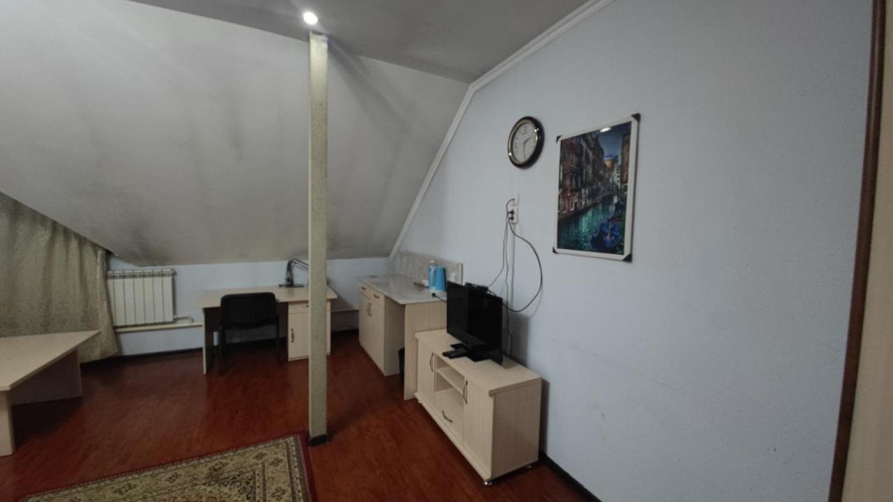 Bishkek Villa Hotel Екстер'єр фото