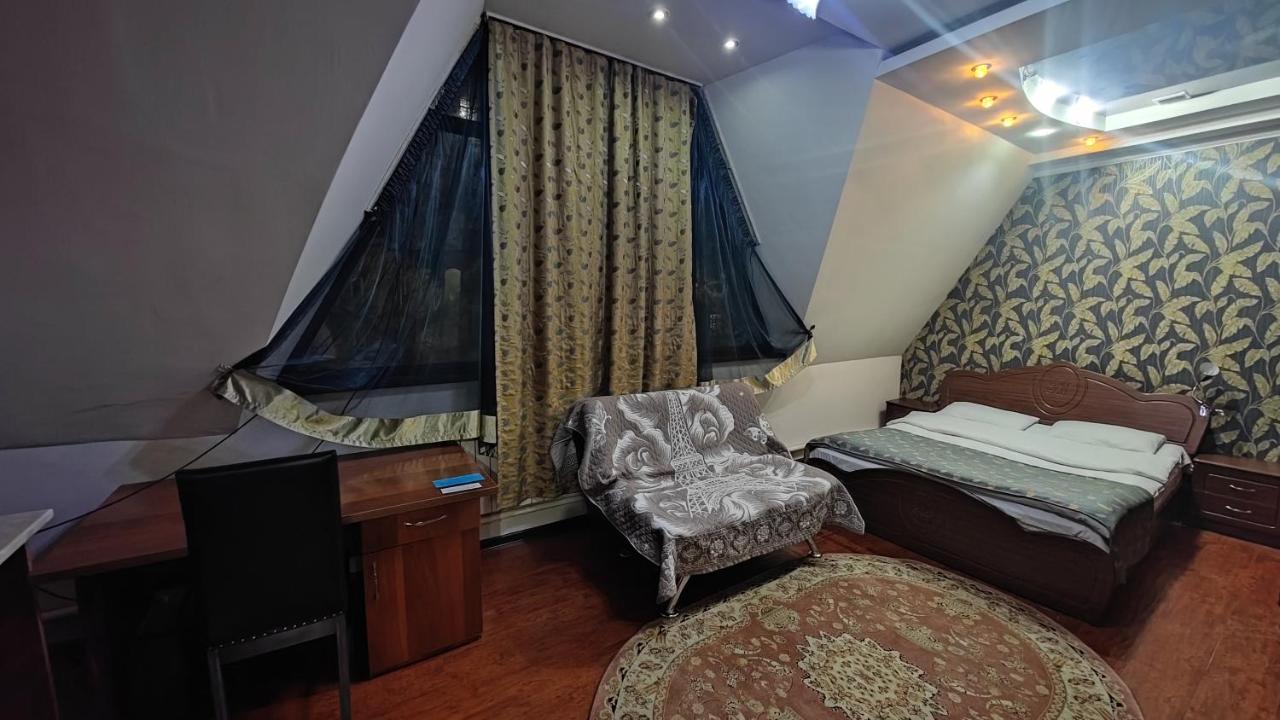 Bishkek Villa Hotel Екстер'єр фото