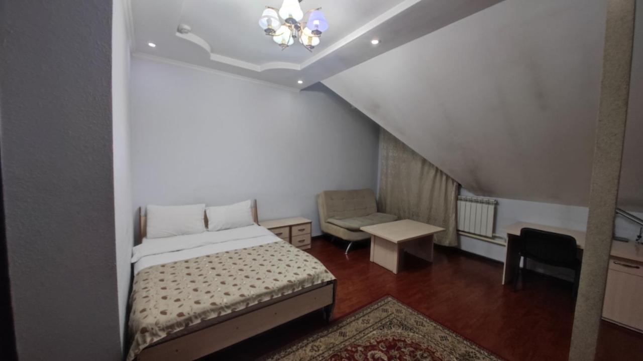 Bishkek Villa Hotel Екстер'єр фото