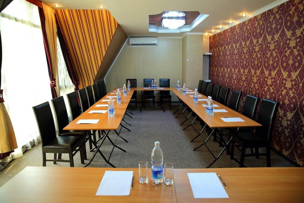 Bishkek Villa Hotel Екстер'єр фото