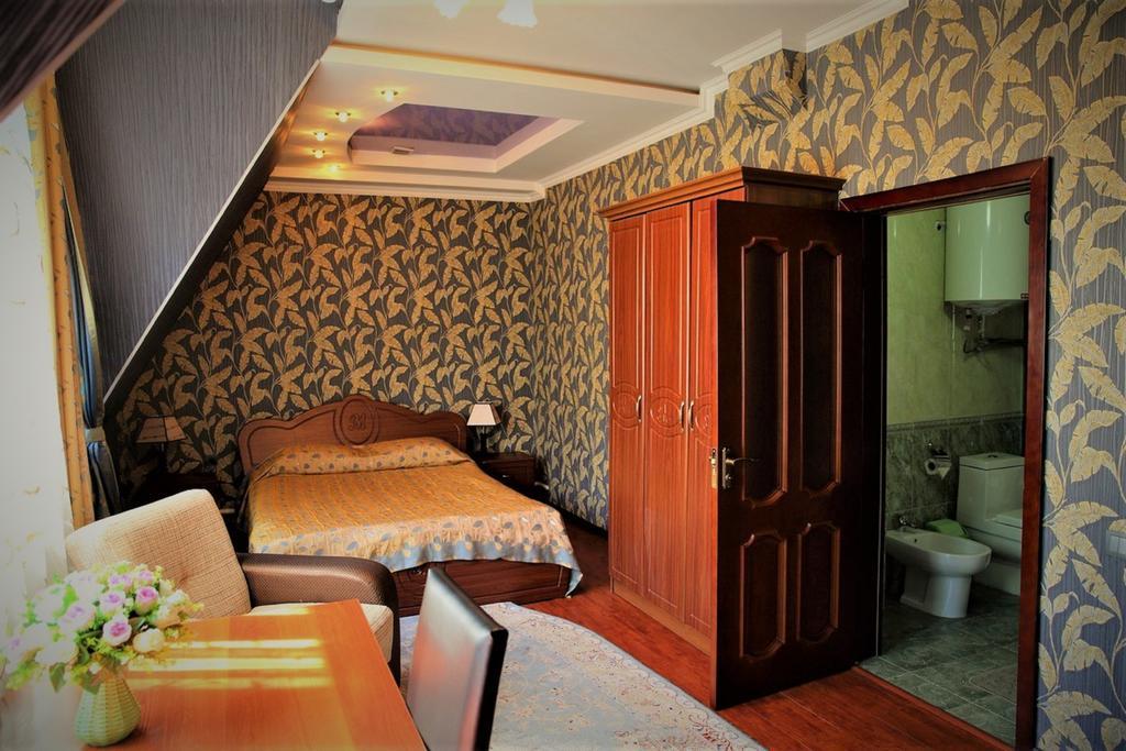 Bishkek Villa Hotel Екстер'єр фото