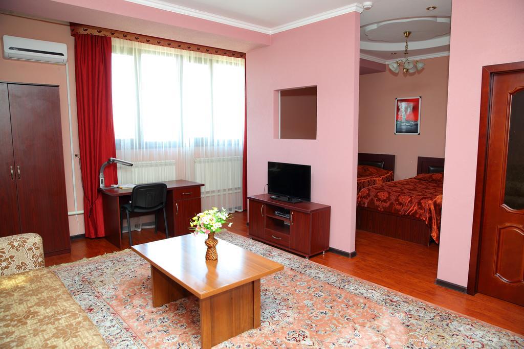 Bishkek Villa Hotel Екстер'єр фото